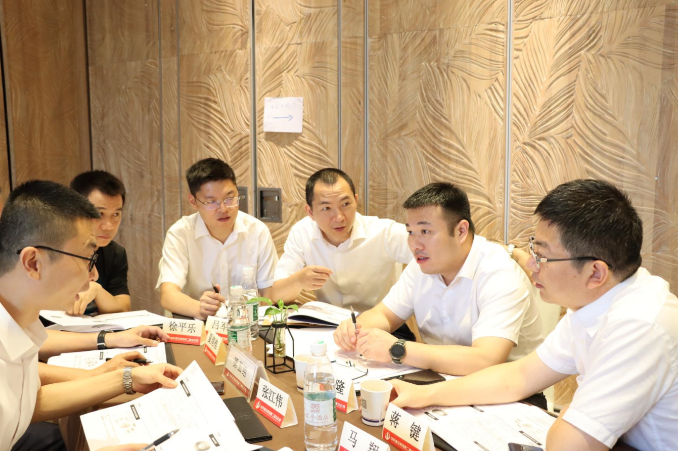 2021年6月25日-26日，尊龙凯时二建组织开展了2021年中高层主管执行力培训。本次培训特邀清华、北大、上海交大总裁班讲师，中国企业家协会特聘高级讲师许晋老师进行授课。